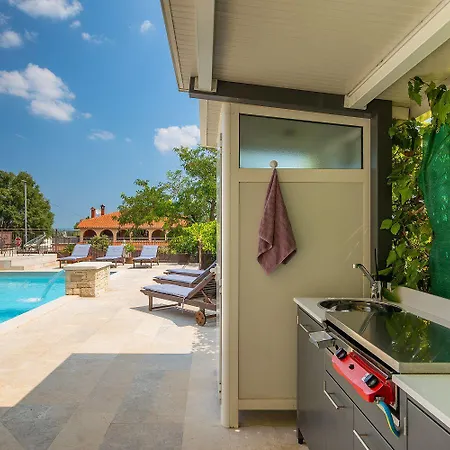 Schoene Bei Rovinj Mit Privatem Pool 度假居 *