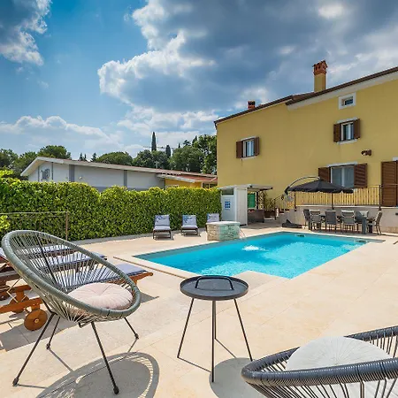 Hébergement de vacances Schoene Bei Rovinj Mit Privatem Pool *