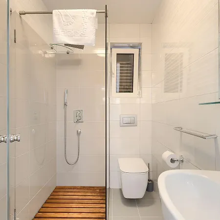 Schoene Bei Rovinj Mit Privatem Pool 罗维尼村
