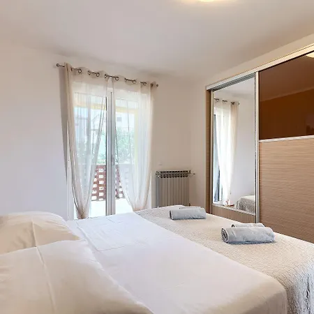 Hébergement de vacances Schoene Bei Rovinj Mit Privatem Pool *
