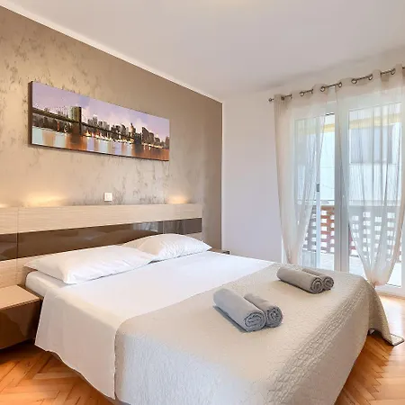 度假居 Schoene Bei Rovinj Mit Privatem Pool 罗维尼村