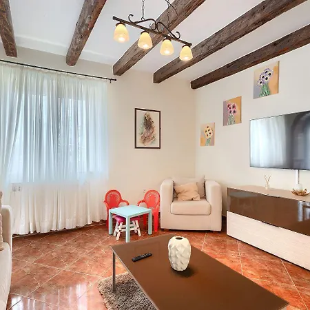 Schoene Bei Rovinj Mit Privatem Pool