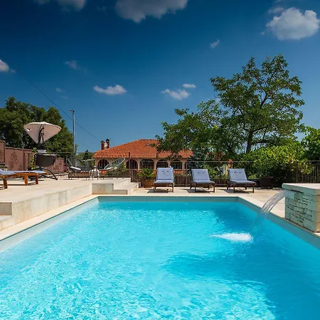 Schoene Bei Rovinj Mit Privatem Pool 度假居 罗维尼村