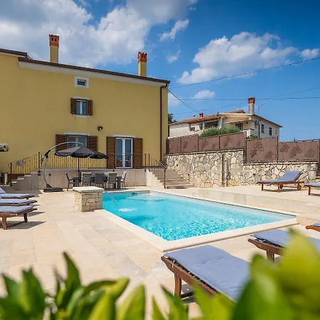 Schoene Bei Rovinj Mit Privatem Pool