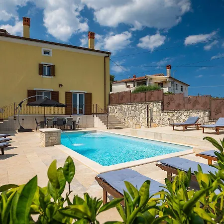 Schoene Bei Rovinj Mit Privatem Pool Rovinjsko Selo